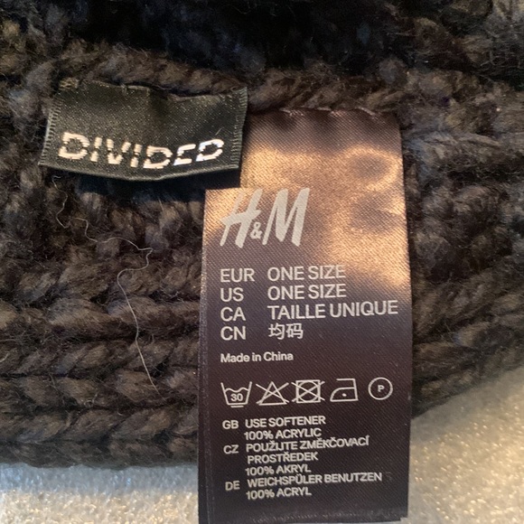 H&M Divided cable knit black hat - Picture 2 of 2